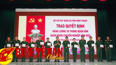 99 quân nhân chuyên nghiệp được nâng lương, phiên quân hàm