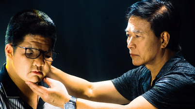 Cha con diễn viên Quốc Tuấn gây xúc động khi tham gia MV của Tùng Dương