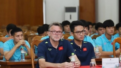 FIFA-Homepage interviewt den Trainer der philippinischen Nationalmannschaft vor dem Spiel gegen Vietnam