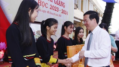 Chủ tịch nước Võ Văn Thưởng đánh trống khai giảng năm học mới tại Gia Lai