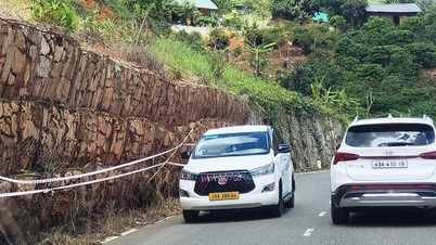 'Chills' at the crooked embankment on the road leading to the tourist area in Da Lat