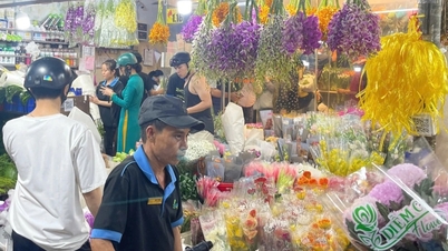 តម្លៃ​ផ្កា​ថ្ងៃ​ទី​២០ តុលា ឡើង​ថ្លៃ​ជាង​ធម្មតា​៤​ដង ឈ្មួញ​ហូជីមិញ​លក់​មិន​ដាច់