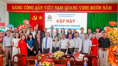 សមាគមអក្សរសិល្ប៍ និងសិល្បៈខេត្ត Dak Nong បានបើកកិច្ចប្រជុំដើម្បីអបអរសាទរខួបលើកទី 20 នៃការបង្កើតសមាគម។