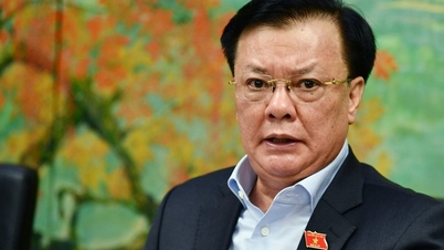 Mr. Dinh Tien Dung ceased to hold the position of Politburo member.