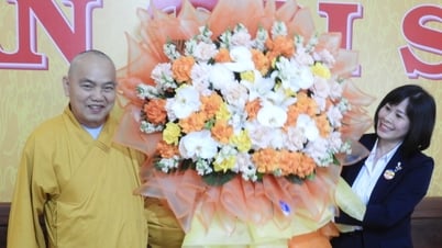Đoàn công tác tỉnh Gia Lai thăm, chúc mừng Đại lễ Phật đản | Báo Gia Lai điện tử