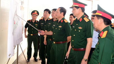 ឧត្តមសេនីយឯក Vu Hai San ធ្វើការជាមួយយោធភូមិភាគទី២លើការងារមួយចំនួន។