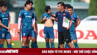 HLV Hoàng Anh Tuấn giữ lại tài năng trẻ U17