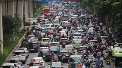 Nhiều tuyến đường Hà Nội ùn tắc ngày khai giảng