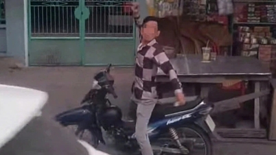 Young man throws rock at car on street in HCMC