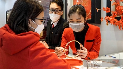 Ồ ạt tăng, có nên bán ra?