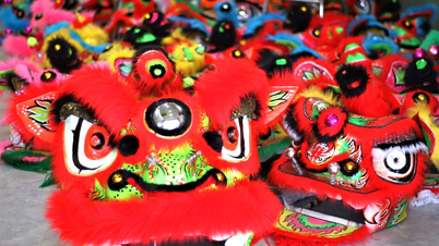 The man who has been making Mid-Autumn Festival toys for over 30 years