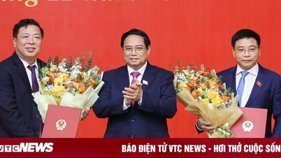 នាយក​រដ្ឋមន្ត្រី​ប្រគល់​សេចក្តីសម្រេច​តែងតាំង និង​ប្រគល់​ភារកិច្ច​ជូន​រដ្ឋមន្ត្រី​ថ្មី​ចំនួន​២​រូប​