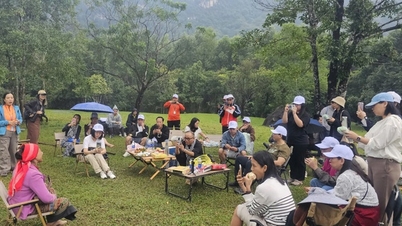ธุรกิจการท่องเที่ยวจำนวนมากเดินทางมาที่จังหวัดกวางบิ่ญเพื่อสำรวจจุดหมายปลายทาง