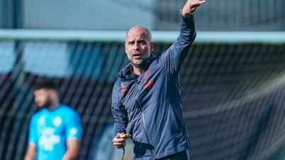 Guardiola bực vì Man City phải đi xe bus