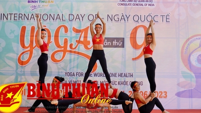 ជាង 600 Yogis ប្រមូលផ្តុំគ្នានៅថ្ងៃ Yoga អន្តរជាតិ