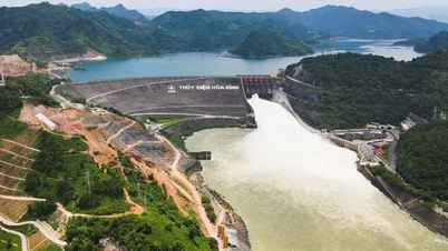 Hồ thủy điện Hòa Bình mở 1 cửa xả đáy