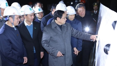 Prime Minister Pham Minh Chinh inspects the construction site of the 500 kV power line circuit 3.