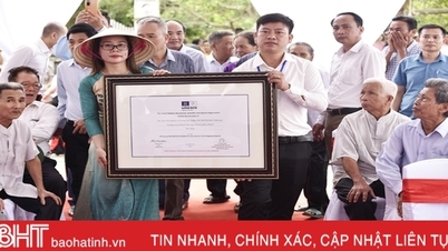 ពិធីទទួលវិញ្ញាបនបត្រទទួលស្គាល់បេតិកភណ្ឌឯកសារ Han Nom ភូមិ Truong Luu