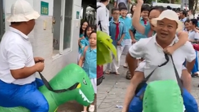 Bố 'cưỡi khủng long' đón con gái tan học, chuyện phía sau nhiều người xúc động