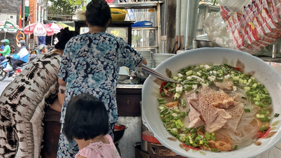 បងប្អូន​ស្រី​ចាប់​វេន​គ្នា​លក់​រហូត​ដល់​ម៉ោង​៣​ទៀប​ភ្លឺ។