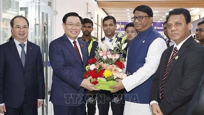 Chủ tịch Quốc hội Vương Đình Huệ đến Dhaka, bắt đầu thăm chính thức CHND Bangladesh
