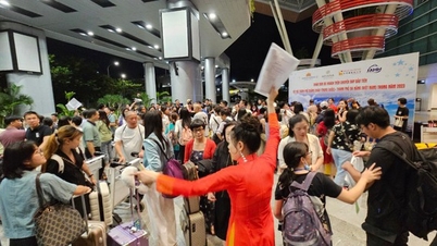 Đón chuyến bay đầu tiên đưa du khách từ Quảng Châu tới Đà Nẵng