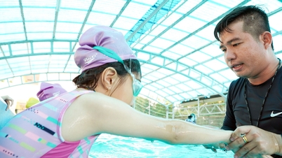 Lớp dạy bơi miễn phí cho trẻ ở huyện đảo TP.HCM