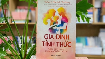 "Gia đình tỉnh thức" - Cuộc cách mạng nuôi dạy con trong xã hội hiện đại