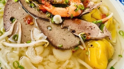 នឹកដល់ហាងគុយទាវនៅផ្សារដើមថ្កូវ ៥០ឆ្នាំក្រោយ នៅតែរស់រវើកបែបអតីតកាល