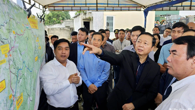 Deputy Prime Minister Tran Hong Ha surveys the expressway project in Lam Dong