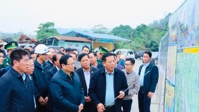 Thủ tướng Phạm Minh Chính dự Lễ khởi công nhà ở xã hội và khảo sát tuyến đường sắt Lào Cai - Hà Nội