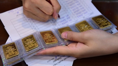 Gold up, savings interest rates down