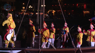 Ba Trao ច្រៀងនៅទន្លេ Hoi An