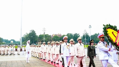 ប៉ូលីសហាណូយរាយការណ៍សមិទ្ធិផលរបស់ពួកគេជូនពូហូនៅទីលាន Ba Dinh