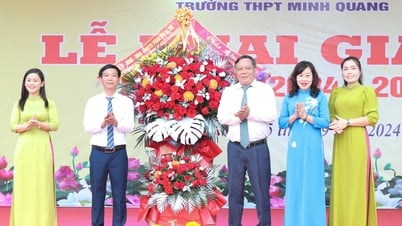 អនុលេខាគណៈកម្មាធិការបក្សទីក្រុង លោក Nguyen Van Phong បានចូលរួមពិធីបើកនៅវិទ្យាល័យ Minh Quang។