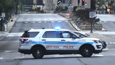 Reporters robbed while covering looting in Chicago