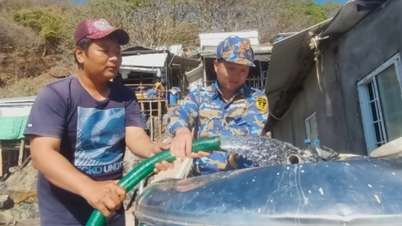 Naval Region 5 provides fresh water to people on Hon Chuoi Island