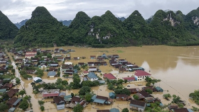 កម្ពស់ទឹកឡើង ២ម៉ែត្រ កសិករ Tan Hoa ធ្លាប់តែរស់នៅលើផ្ទះបណ្តែតទឹក ស្ងប់ស្ងាត់ជាមួយទឹកជំនន់