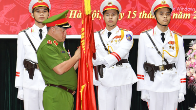 โรงเรียนตำรวจของประชาชน ได้รับเหรียญเชิดชูเกียรติแรงงานชั้น 2