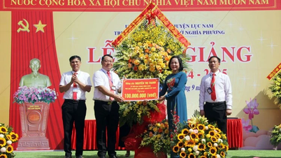 អនុប្រធានរដ្ឋសភា Nguyen Thi Thanh បានចូលរួមពិធីបើកនៅអនុវិទ្យាល័យ Nghia Phuong។