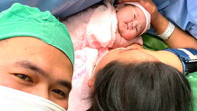 Hạnh phúc khi có con của người phụ nữ có tử cung dính chặt lên thành bụng
