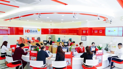 “Sếp lớn” ngân hàng mua hàng trăm tỉ đồng cổ phiếu