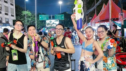 ភ្ញៀវ​ទេសចរ​វៀតណាម​សម្រុក​ទៅ​បរទេស