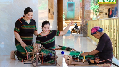 គ្រួសារ M'ong "រក្សាភ្លើង" នៃសិប្បកម្មប្រពៃណី