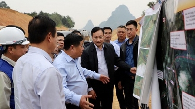រដ្ឋមន្ត្រី Nguyen Chi Dung ពិនិត្យវឌ្ឍនភាពនៃគម្រោងផ្លូវល្បឿនលឿន Tuyen Quang