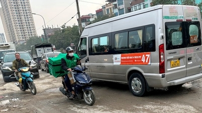 Công trường chỉnh trang đường phố dịp cuối năm chậm tiến độ, ùn tắc
