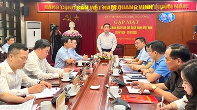 Strengthen support for party newspapers and radio stations
