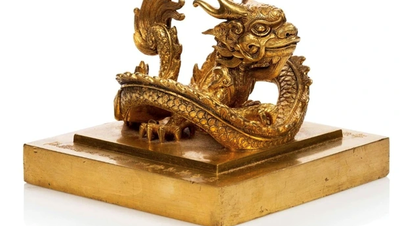 The golden seal "Emperor's Treasure" is a national treasure.