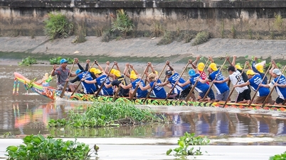 រដូវ​ប្រណាំង​ទូក Ngo ដ៏​អ៊ូអរ​នៅ Soc Trang