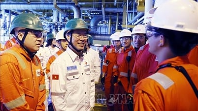 Chủ tịch nước Võ Văn Thưởng thăm, chúc Tết người lao động trên giàn khoan dầu khí